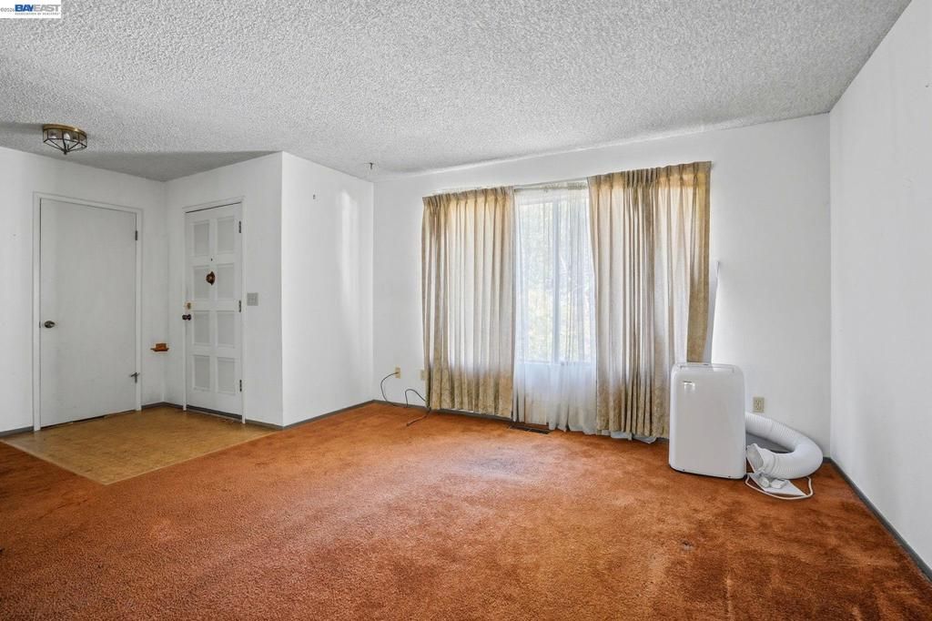Image 7 of property listing at 425 Coffield Ave, Napa, CA 94558