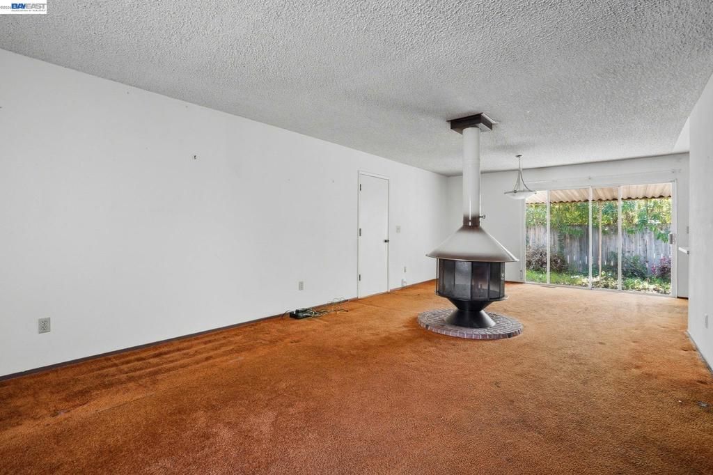 Image 8 of property listing at 425 Coffield Ave, Napa, CA 94558