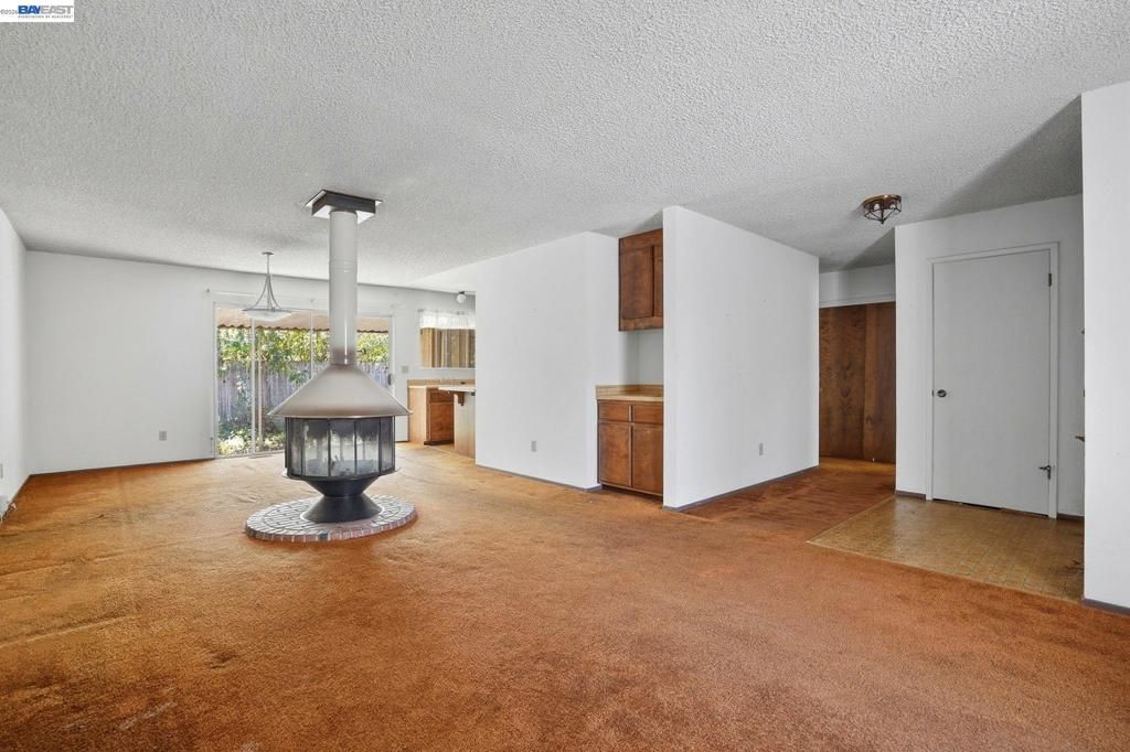 Image 9 of property listing at 425 Coffield Ave, Napa, CA 94558
