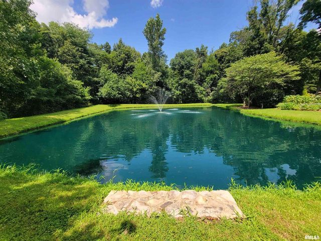 2753 N Stanford Road, Flora, IL 62839