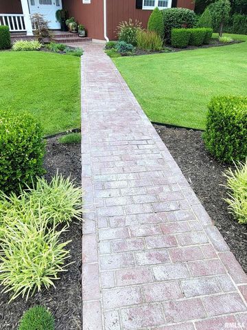 2753 N Stanford Road, Flora, IL 62839