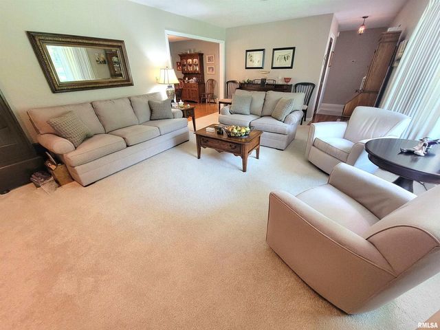 2753 N Stanford Road, Flora, IL 62839