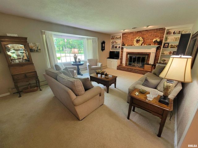 2753 N Stanford Road, Flora, IL 62839