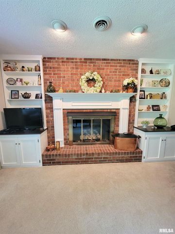 2753 N Stanford Road, Flora, IL 62839