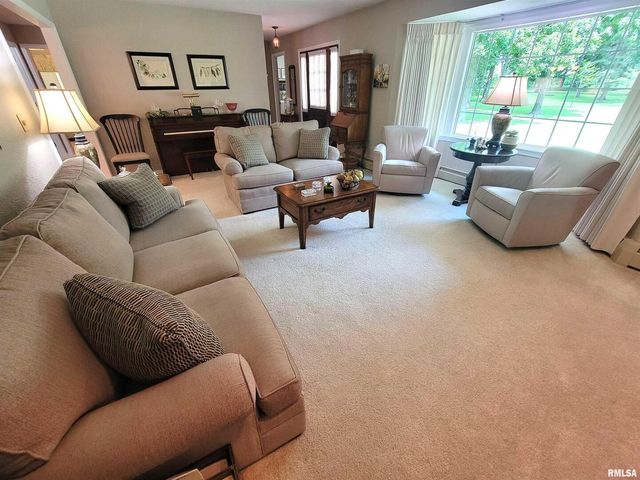 2753 N Stanford Road, Flora, IL 62839