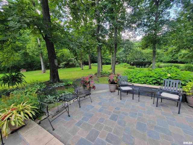 2753 N Stanford Road, Flora, IL 62839