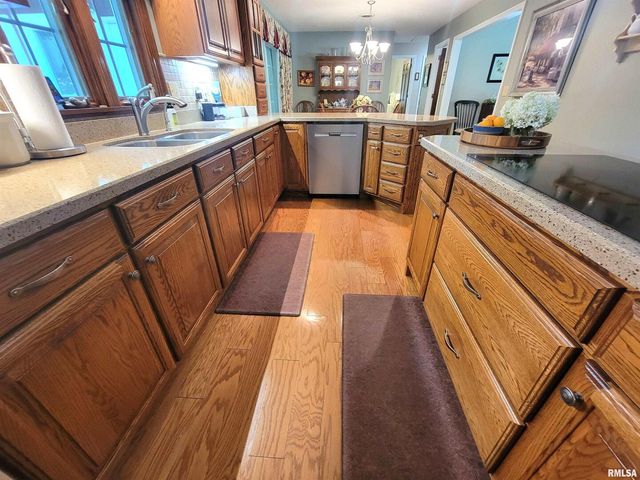 2753 N Stanford Road, Flora, IL 62839