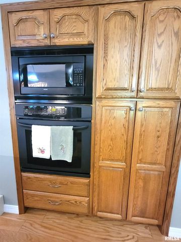 2753 N Stanford Road, Flora, IL 62839