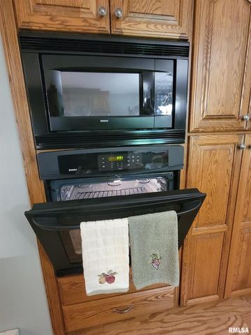 2753 N Stanford Road, Flora, IL 62839