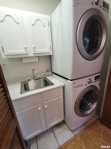 2753 N Stanford Road, Flora, IL 62839