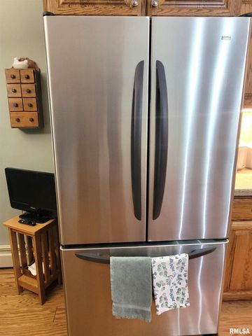 2753 N Stanford Road, Flora, IL 62839