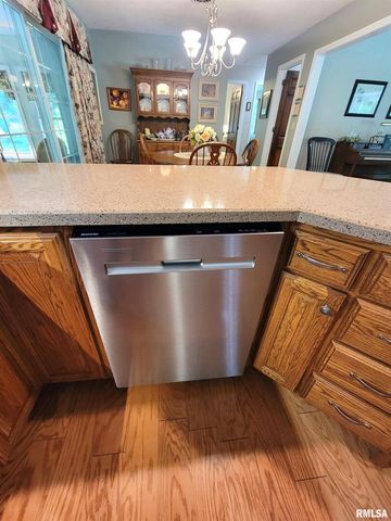 2753 N Stanford Road, Flora, IL 62839