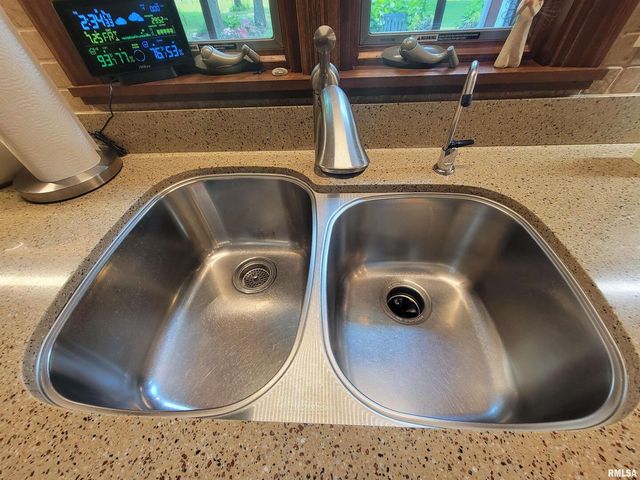 2753 N Stanford Road, Flora, IL 62839