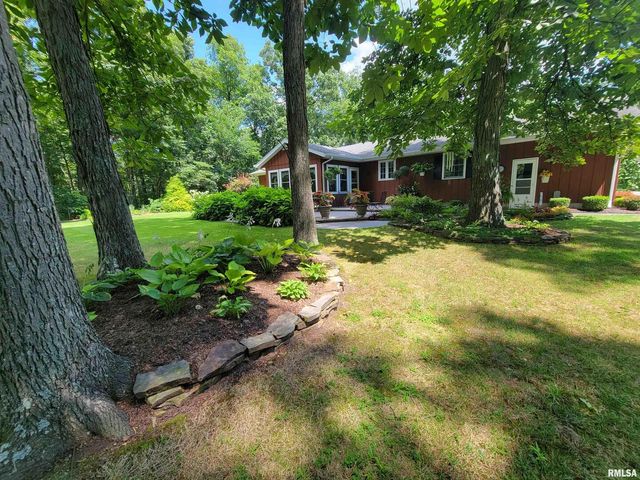 2753 N Stanford Road, Flora, IL 62839