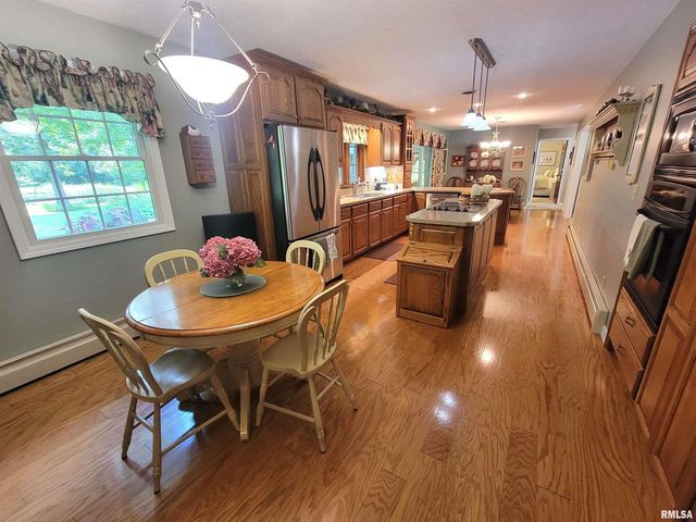 2753 N Stanford Road, Flora, IL 62839