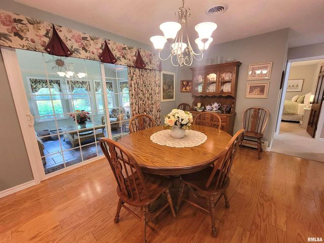 2753 N Stanford Road, Flora, IL 62839