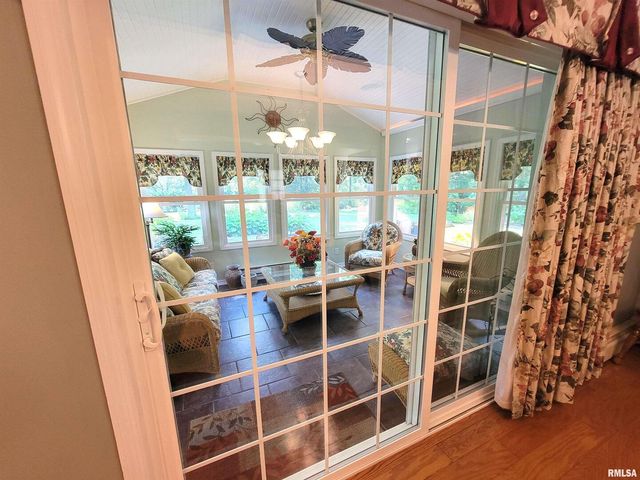 2753 N Stanford Road, Flora, IL 62839