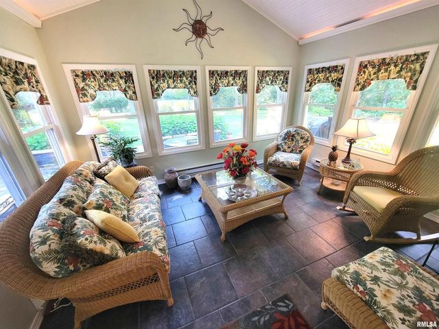 2753 N Stanford Road, Flora, IL 62839