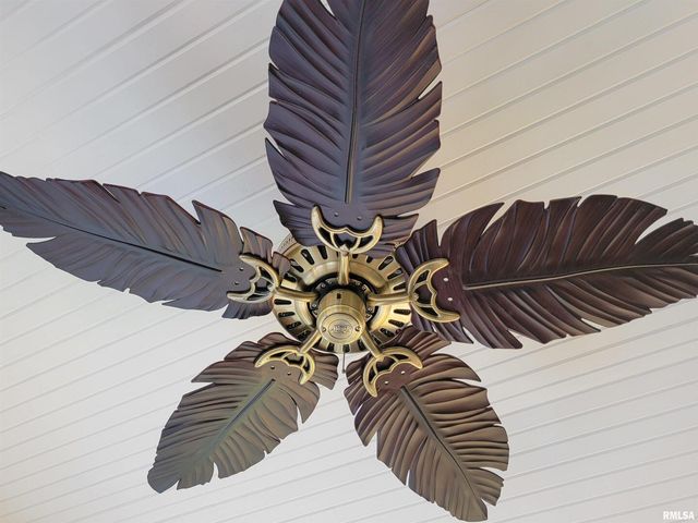 2753 N Stanford Road, Flora, IL 62839