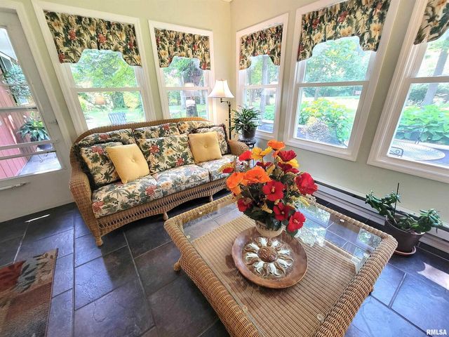 2753 N Stanford Road, Flora, IL 62839