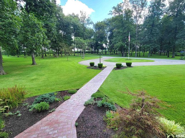 2753 N Stanford Road, Flora, IL 62839