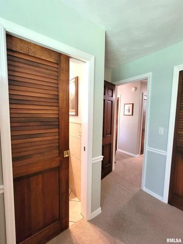 2753 N Stanford Road, Flora, IL 62839