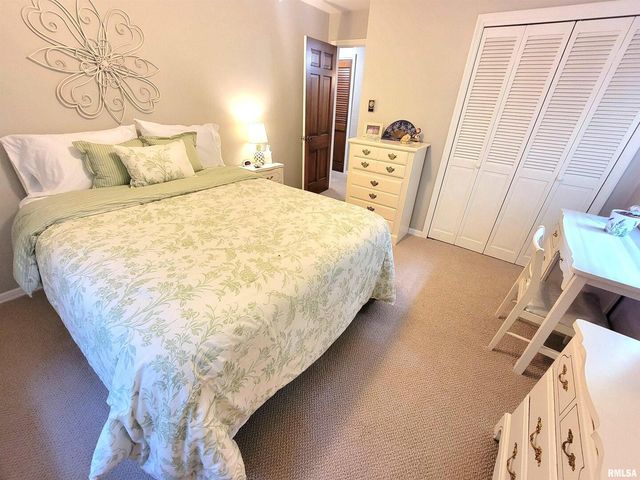 2753 N Stanford Road, Flora, IL 62839