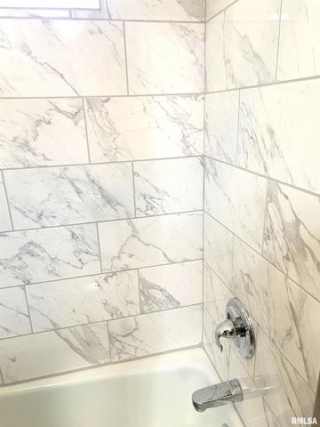 2753 N Stanford Road, Flora, IL 62839