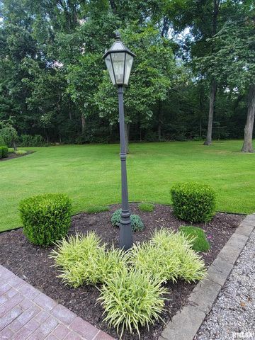 2753 N Stanford Road, Flora, IL 62839