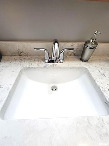 2753 N Stanford Road, Flora, IL 62839