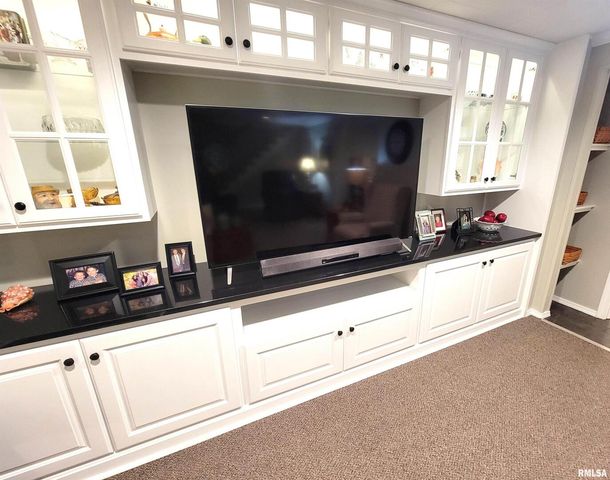 2753 N Stanford Road, Flora, IL 62839