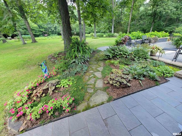 2753 N Stanford Road, Flora, IL 62839