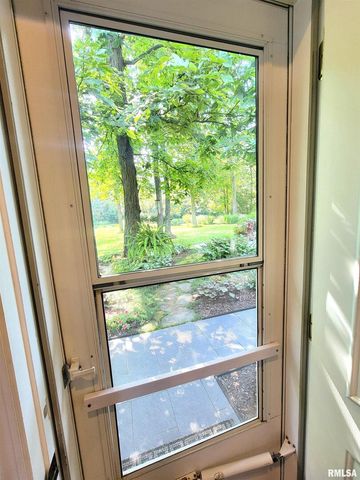 2753 N Stanford Road, Flora, IL 62839