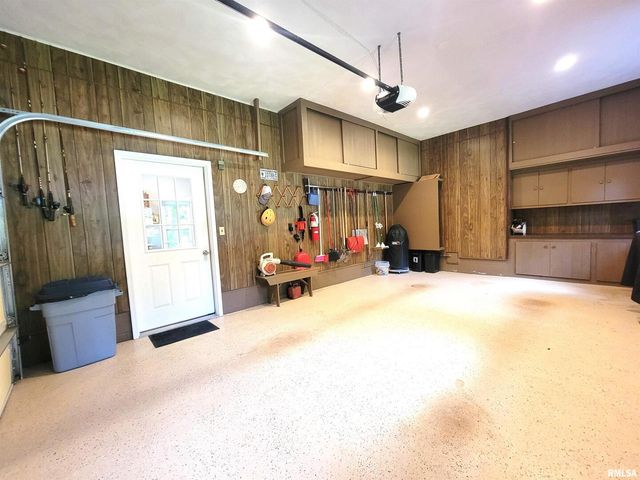 2753 N Stanford Road, Flora, IL 62839