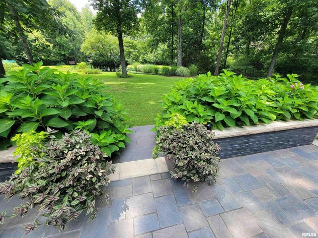 2753 N Stanford Road, Flora, IL 62839