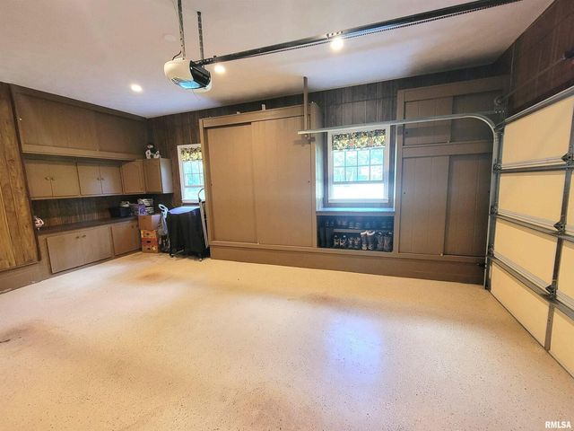 2753 N Stanford Road, Flora, IL 62839