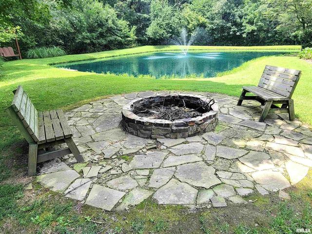 2753 N Stanford Road, Flora, IL 62839