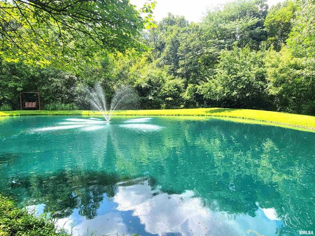 2753 N Stanford Road, Flora, IL 62839