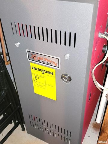 2753 N Stanford Road, Flora, IL 62839