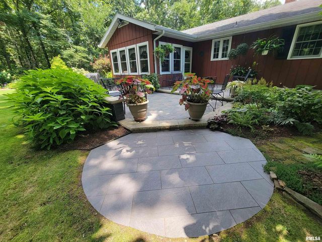 2753 N Stanford Road, Flora, IL 62839