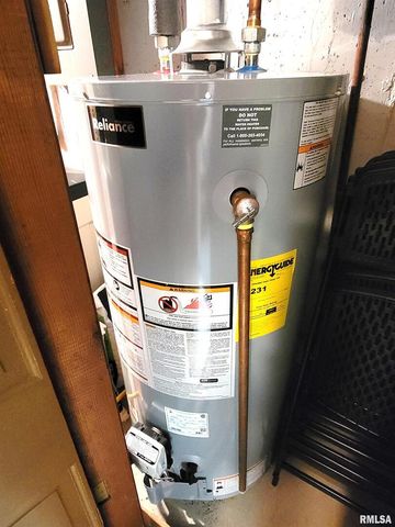 2753 N Stanford Road, Flora, IL 62839