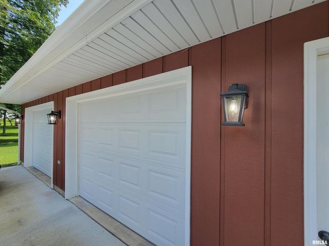 2753 N Stanford Road, Flora, IL 62839