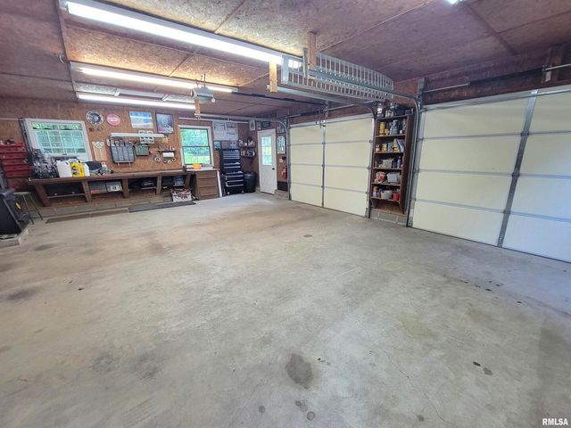 2753 N Stanford Road, Flora, IL 62839