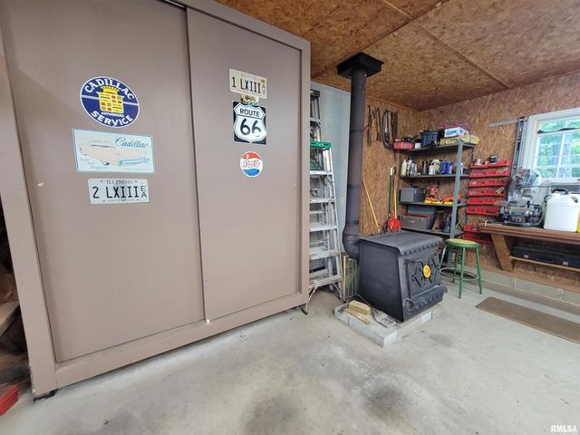 2753 N Stanford Road, Flora, IL 62839