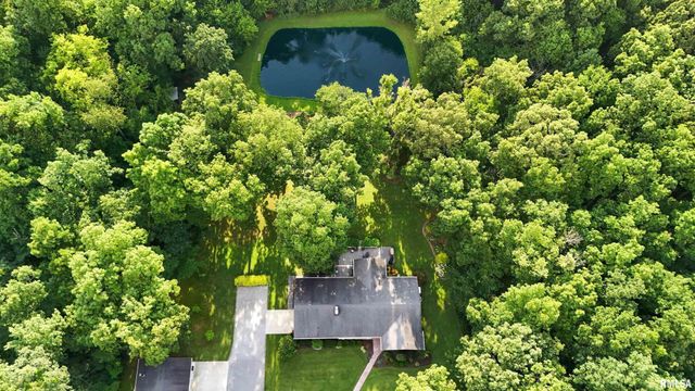 2753 N Stanford Road, Flora, IL 62839