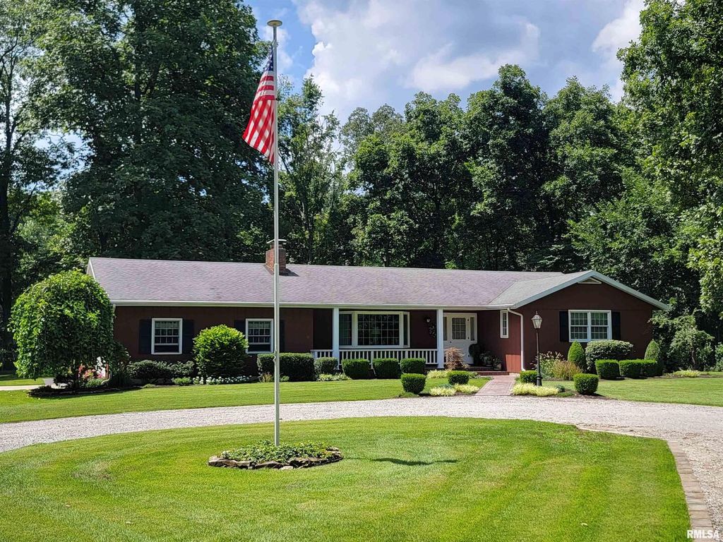 2753 N Stanford Road, Flora, IL 62839