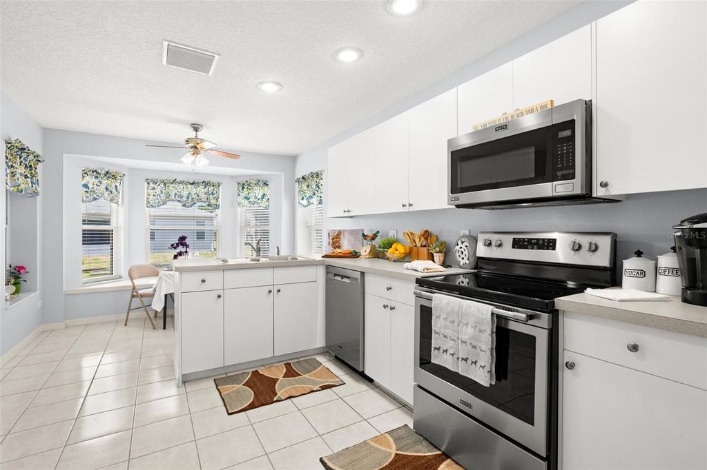Image 15 of property listing at 551 SALMON COURT, Oldsmar, FL 34677