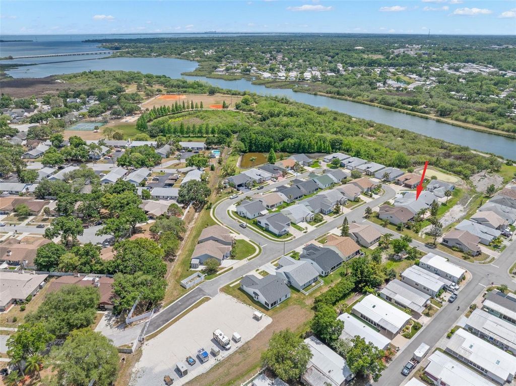 Image 44 of property listing at 551 SALMON COURT, Oldsmar, FL 34677