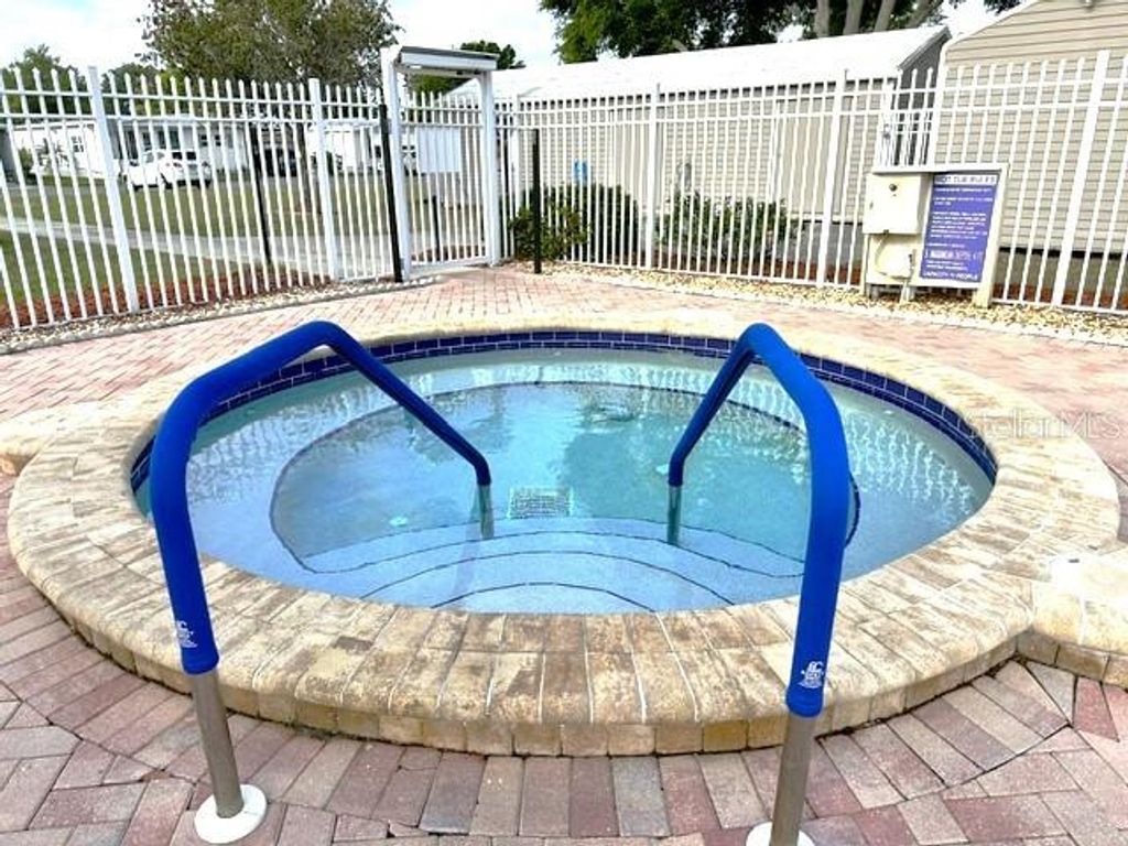 Image 54 of property listing at 551 SALMON COURT, Oldsmar, FL 34677