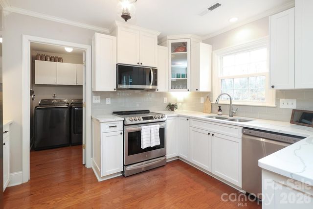 6128 Greystone Drive, Matthews, NC 28104